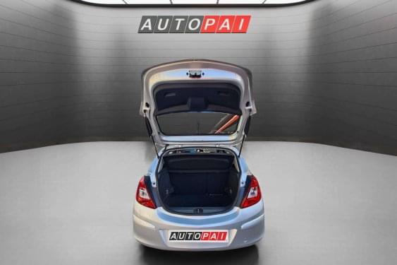 OPEL CORSA 1.4i 100cv. 2013 de segunda mano