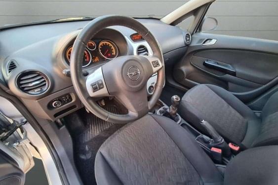 OPEL CORSA 1.4i 100cv. 2013 de segunda mano