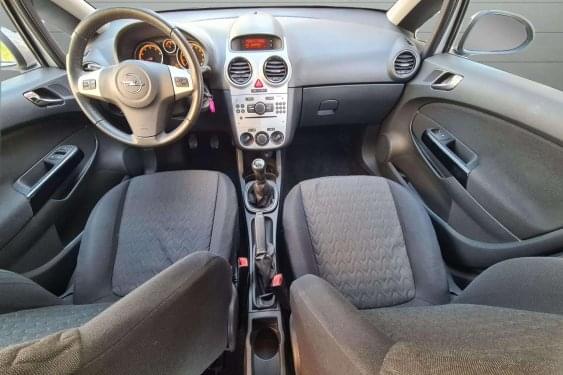 OPEL CORSA 1.4i 100cv. 2013 de segunda mano