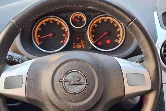 OPEL CORSA 1.4i 100cv. 2013 de segunda mano