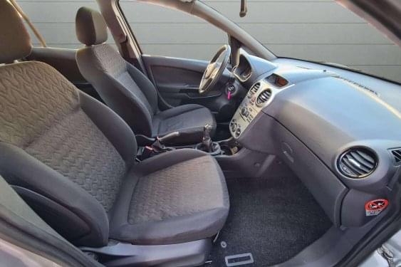 OPEL CORSA 1.4i 100cv. 2013 de segunda mano