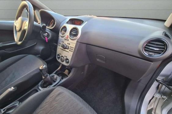 OPEL CORSA 1.4i 100cv. 2013 de segunda mano