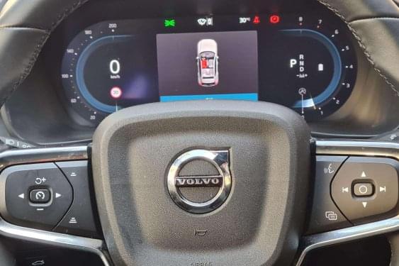 VOLVO XC40 CORE 2WD 2.0 165CV AT7 2024 de segunda mano