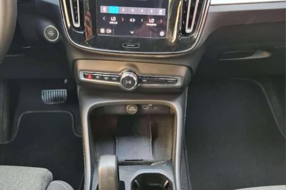 VOLVO XC40 CORE 2WD 2.0 165CV AT7 2024 de segunda mano