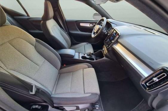 VOLVO XC40 CORE 2WD 2.0 165CV AT7 2024 de segunda mano