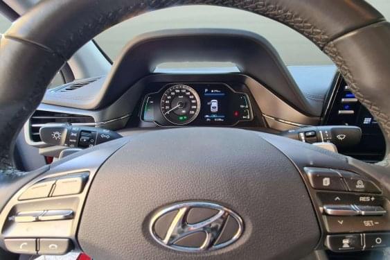 HYUNDAI IONIQ PHEV BURDEOS 2021 de segunda mano