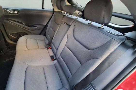 HYUNDAI IONIQ PHEV BURDEOS 2021 de segunda mano