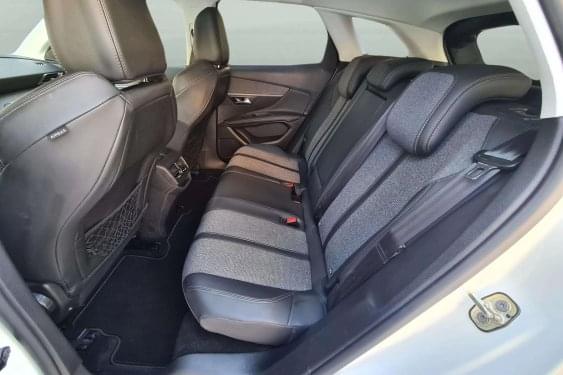 PEUGEOT 3008 ALLURE 1.2i 130CV 2019 de segunda mano