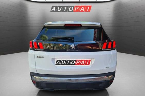 PEUGEOT 3008 ALLURE 1.2i 130CV 2019 de segunda mano