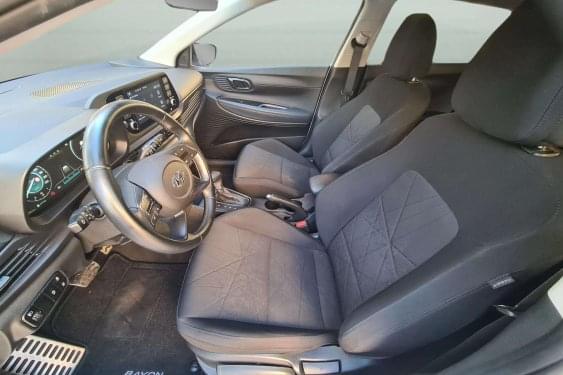 HYUNDAI BAYON 1.0 TGI 100CV 48V MAXX DCT AUT. HÍBRIDO 2023 de segunda mano