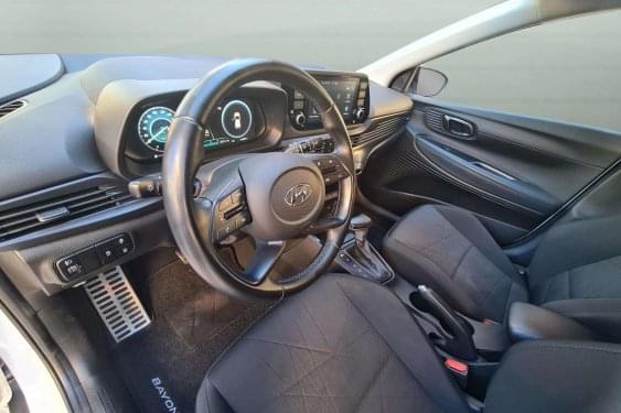 HYUNDAI BAYON 1.0 TGI 100CV 48V MAXX DCT AUT. HÍBRIDO 2023 de segunda mano