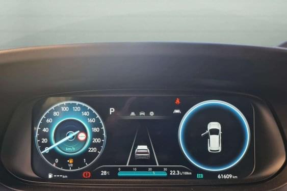 HYUNDAI BAYON 1.0 TGI 100CV 48V MAXX DCT AUT. HÍBRIDO 2023 de segunda mano