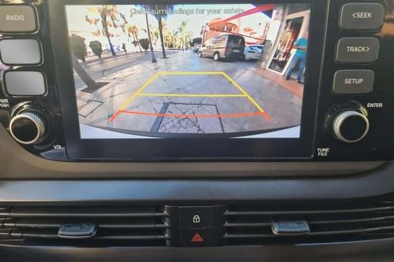 HYUNDAI BAYON 1.0 TGI 100CV 48V MAXX DCT AUT. HÍBRIDO 2023 de segunda mano