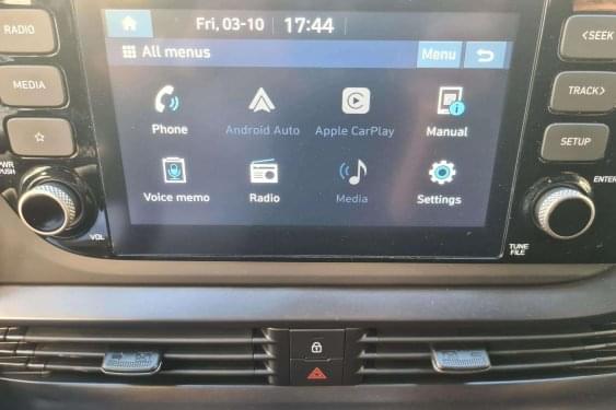 HYUNDAI BAYON 1.0 TGI 100CV 48V MAXX DCT AUT. HÍBRIDO 2023 de segunda mano