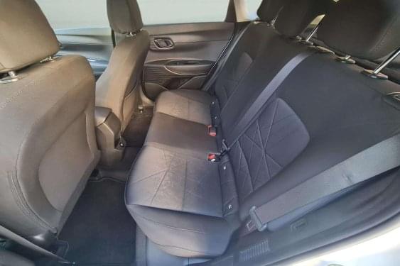 HYUNDAI BAYON 1.0 TGI 100CV 48V MAXX DCT AUT. HÍBRIDO 2023 de segunda mano