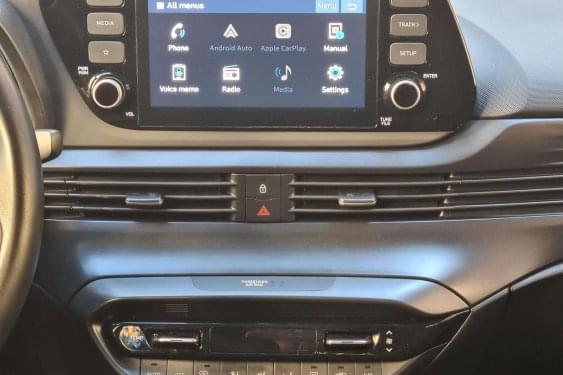 HYUNDAI BAYON 1.0 TGI 100CV 48V MAXX DCT AUT. HÍBRIDO 2023 de segunda mano