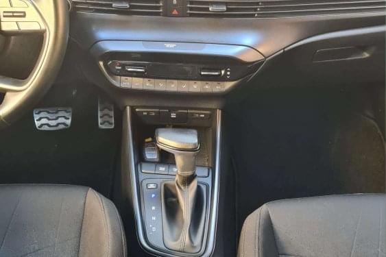 HYUNDAI BAYON 1.0 TGI 100CV 48V MAXX DCT AUT. HÍBRIDO 2023 de segunda mano