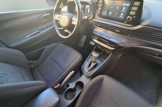 HYUNDAI BAYON 1.0 TGI 100CV 48V MAXX DCT AUT. HÍBRIDO 2023 de segunda mano