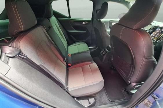 VOLVO XC40 1.5 PHEV R-DESIGN 211cv.  HÍBRIDO ENCHUF 2021 de segunda mano