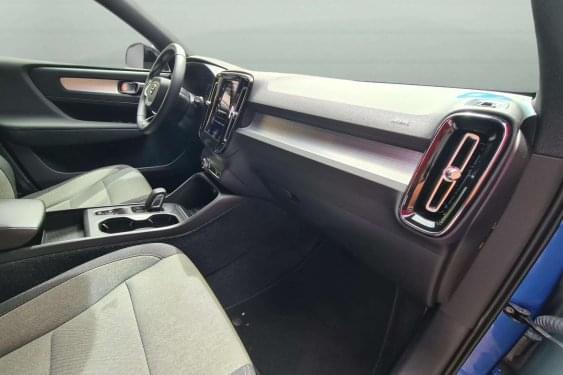 VOLVO XC40 1.5 PHEV R-DESIGN 211cv.  HÍBRIDO ENCHUF 2021 de segunda mano