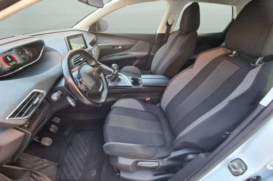 PEUGEOT 3008 1.2i 130cv. ACTIVE 2018 de segunda mano