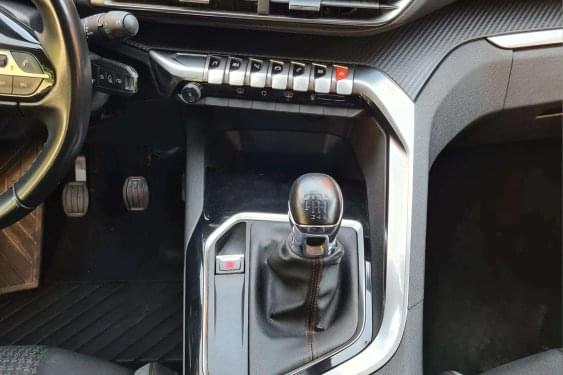 PEUGEOT 3008 1.2i 130cv. ACTIVE 2018 de segunda mano