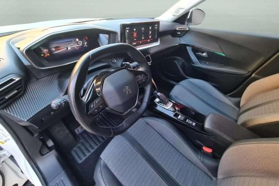 PEUGEOT 2008 1.2i 130cv. EAT8  (AUTOM) ALLURE PACK 2021 de segunda mano