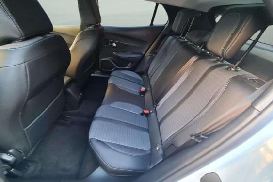 PEUGEOT 2008 1.2i 130cv. EAT8  (AUTOM) ALLURE PACK 2021 de segunda mano