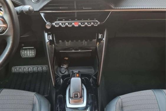 PEUGEOT 2008 1.2i 130cv. EAT8  (AUTOM) ALLURE PACK 2021 de segunda mano
