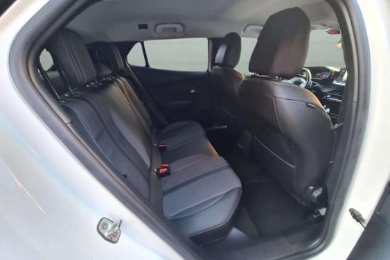 PEUGEOT 2008 1.2i 130cv. EAT8  (AUTOM) ALLURE PACK 2021 de segunda mano