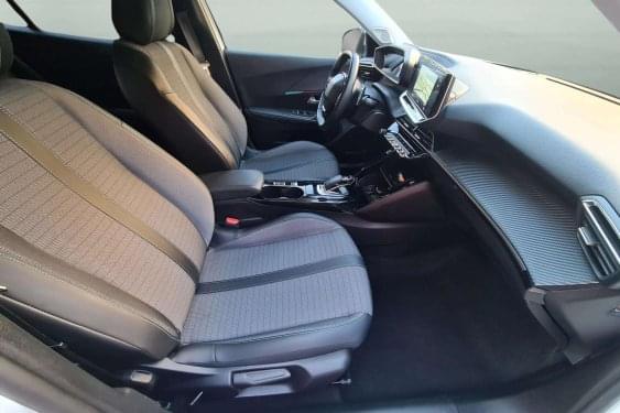 PEUGEOT 2008 1.2i 130cv. EAT8  (AUTOM) ALLURE PACK 2021 de segunda mano