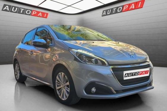 PEUGEOT 208 1.2i 82cv. STYLE 5p. 2018 de segunda mano