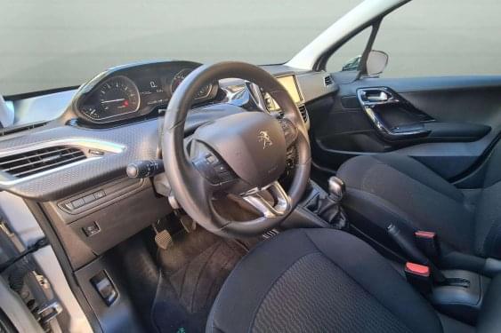 PEUGEOT 208 1.2i 82cv. STYLE 5p. 2018 de segunda mano