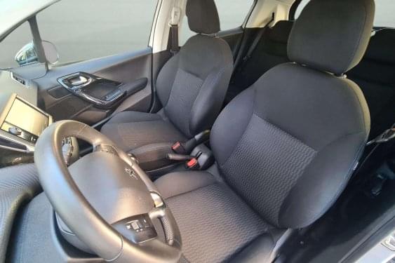 PEUGEOT 208 1.2i 82cv. STYLE 5p. 2018 de segunda mano