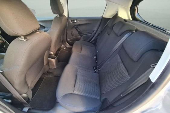 PEUGEOT 208 1.2i 82cv. STYLE 5p. 2018 de segunda mano