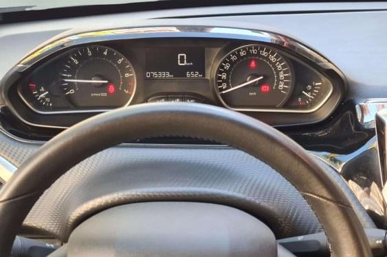 PEUGEOT 208 1.2i 82cv. STYLE 5p. 2018 de segunda mano