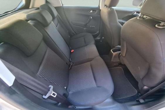 PEUGEOT 208 1.2i 82cv. STYLE 5p. 2018 de segunda mano
