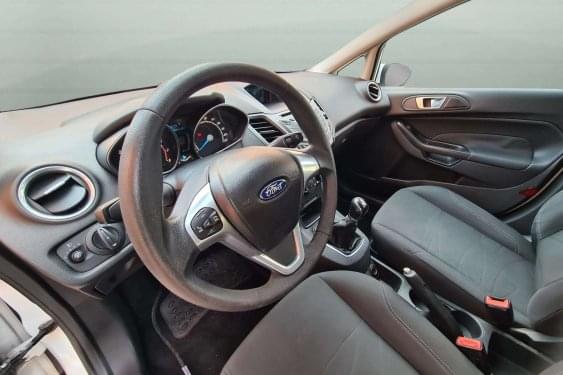 FORD FIESTA 1.25 82cv. TREND 2013 de segunda mano