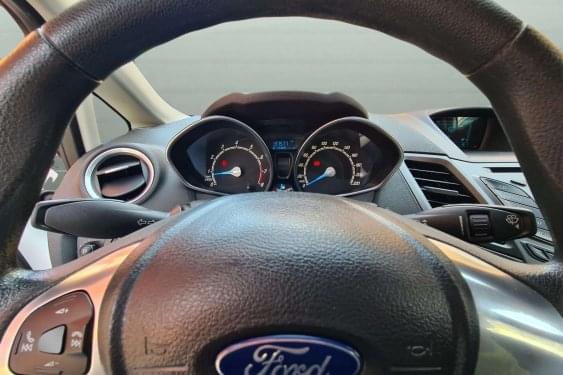 FORD FIESTA 1.25 82cv. TREND 2013 de segunda mano