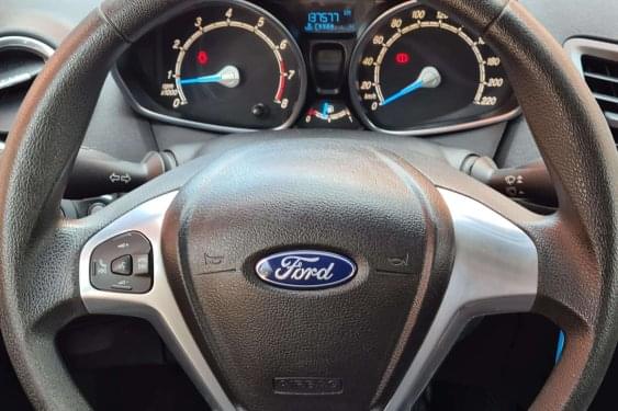 FORD FIESTA 1.25 82cv. TREND 2013 de segunda mano