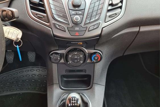 FORD FIESTA 1.25 82cv. TREND 2013 de segunda mano