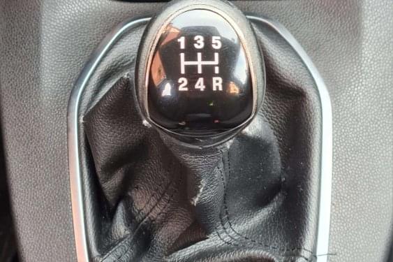 FORD FIESTA 1.25 82cv. TREND 2013 de segunda mano