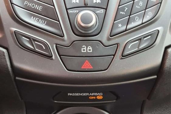 FORD FIESTA 1.25 82cv. TREND 2013 de segunda mano