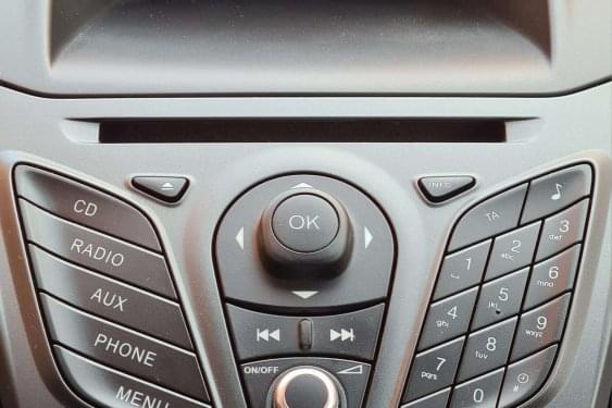 FORD FIESTA 1.25 82cv. TREND 2013 de segunda mano