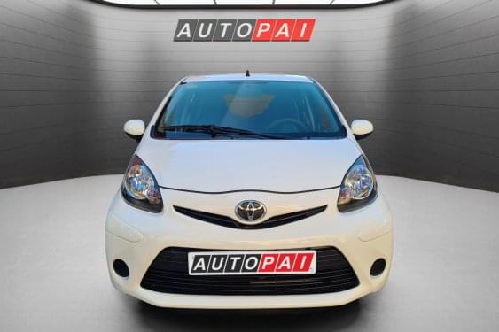 TOYOTA AYGO 1.0 VVTI 68cv. LIVE 5P. 2013 de segunda mano