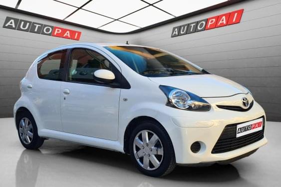 TOYOTA AYGO 1.0 VVTI 68cv. LIVE 5P. 2013 de segunda mano
