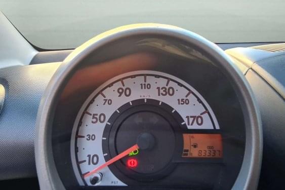 TOYOTA AYGO 1.0 VVTI 68cv. LIVE 5P. 2013 de segunda mano