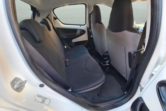 TOYOTA AYGO 1.0 VVTI 68cv. LIVE 5P. 2013 de segunda mano