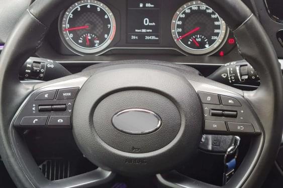 HYUNDAI I20 1.2 MPI 83cv. ESSENCE 2021 de segunda mano