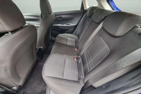 HYUNDAI I20 1.2 MPI 83cv. ESSENCE 2021 de segunda mano